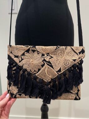 Woven Floral Tassel Crossbody Bag in Black and Natural